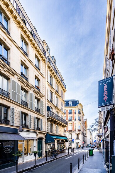 12 Rue Des Batignolles, Paris à louer - Photo du bâtiment - Image 2 de 14