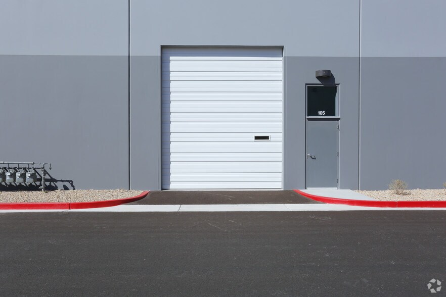 7375 Commercial Way, Henderson, NV à louer - Photo du bâtiment - Image 3 de 7