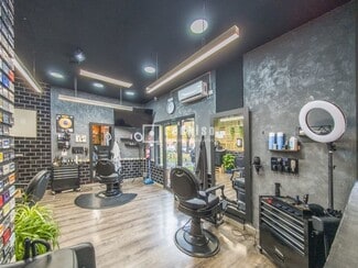 Plus de détails pour Multi-résidentiel à vendre