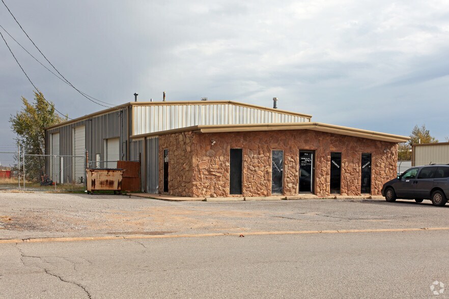 816 SE 2nd St, Lawton, OK for lease - Primary Photo - Image 1 of 4