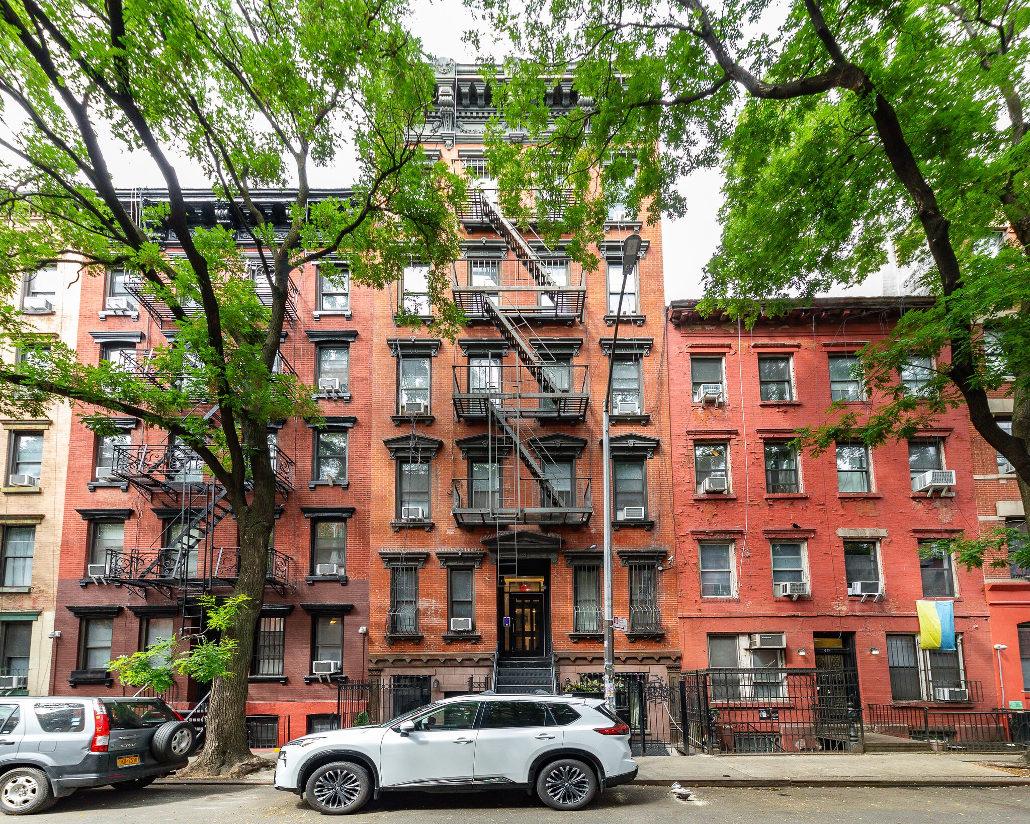 417 E 9th St, New York, NY à vendre Photo du bâtiment- Image 1 de 14