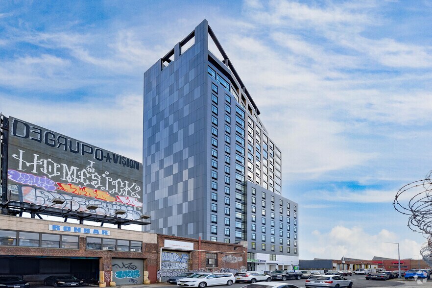 52-09 31st Pl, Long Island City, NY à louer - Photo du bâtiment - Image 3 de 7