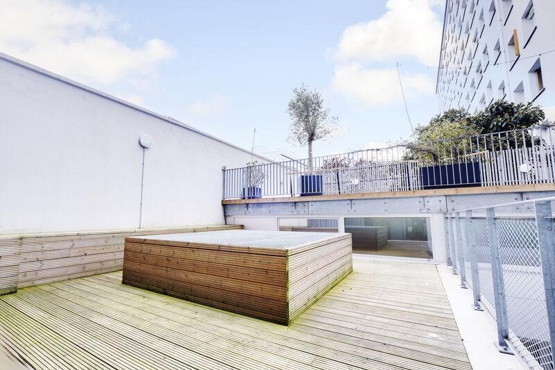 Office in Montrouge for lease - Building Photo - Image 2 of 17