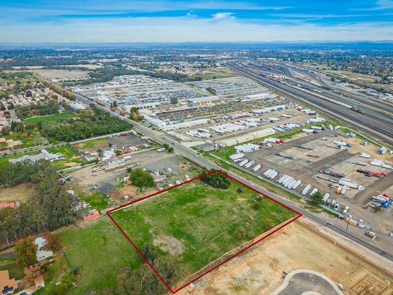 8111 Antelope North Rd, Antelope, CA à vendre - Photo du bâtiment - Image 2 de 4