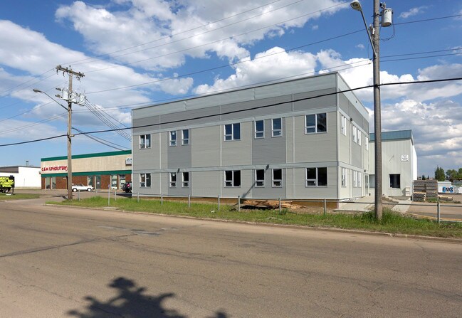 Plus de détails pour 8315 Davies Rd NW, Edmonton, AB - Industriel à vendre