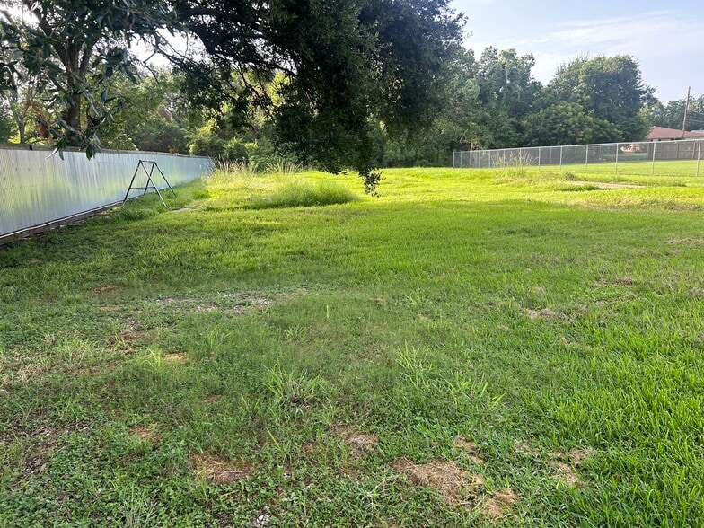 6560 Howe St, Groves, TX for sale - Building Photo - Image 3 of 5