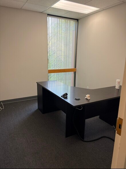 4709 Crossroads Park Dr, Liverpool, NY for lease - Interior Photo - Image 2 of 8