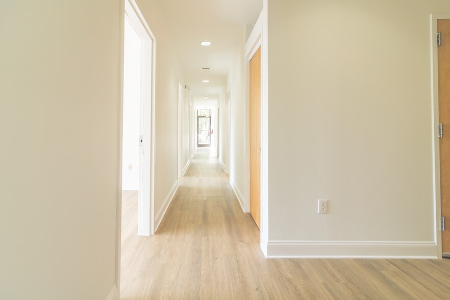 5613 Duraleigh Rd, Raleigh, NC à vendre - Photo du bâtiment - Image 2 de 10