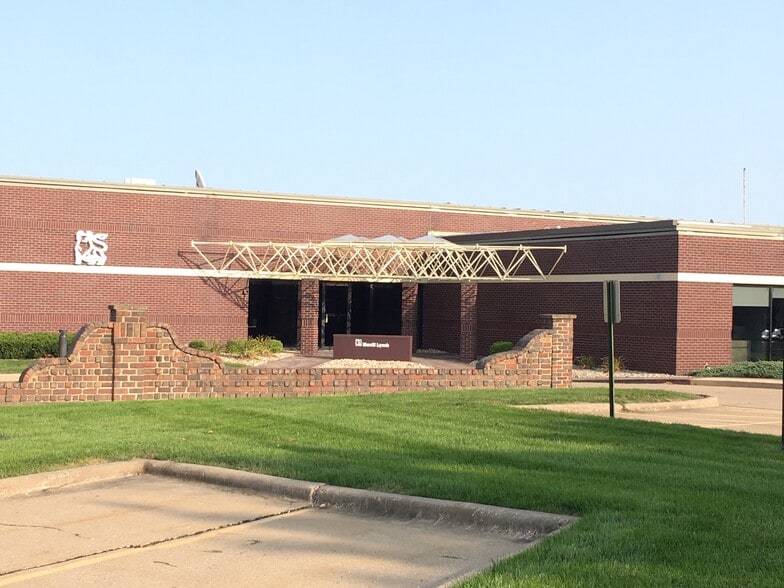 2205 E Empire St, Bloomington, IL for sale - Primary Photo - Image 1 of 2