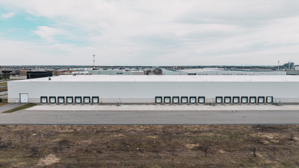 3501 Rue F.-X.-Tessier, Vaudreuil-dorion, QC à louer - Photo du bâtiment - Image 2 de 6