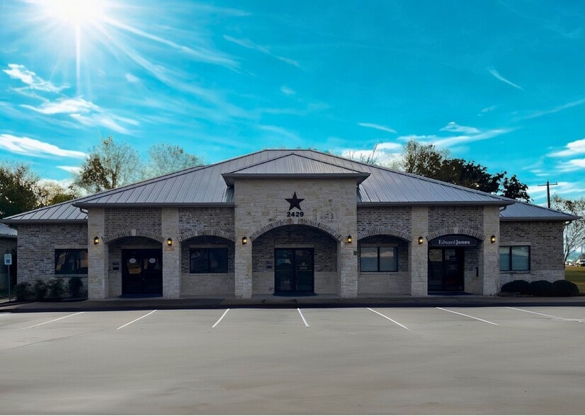 2429 Earl Rudder Fwy, College Station, TX for lease - Building Photo - Image 1 of 7