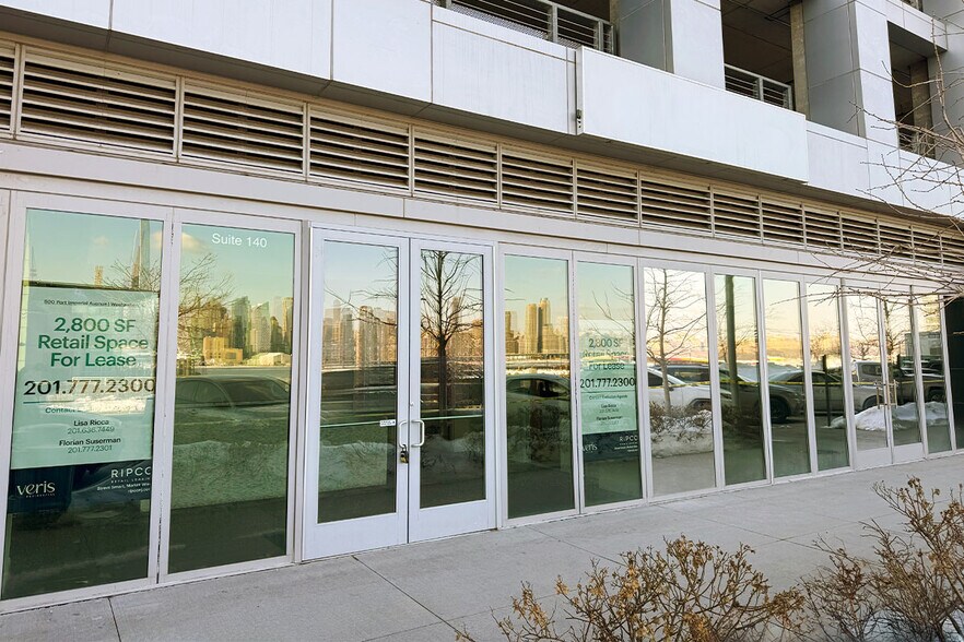 500 Ave At Port Imperial Blvd, Weehawken, NJ à louer - Photo du bâtiment - Image 2 de 8