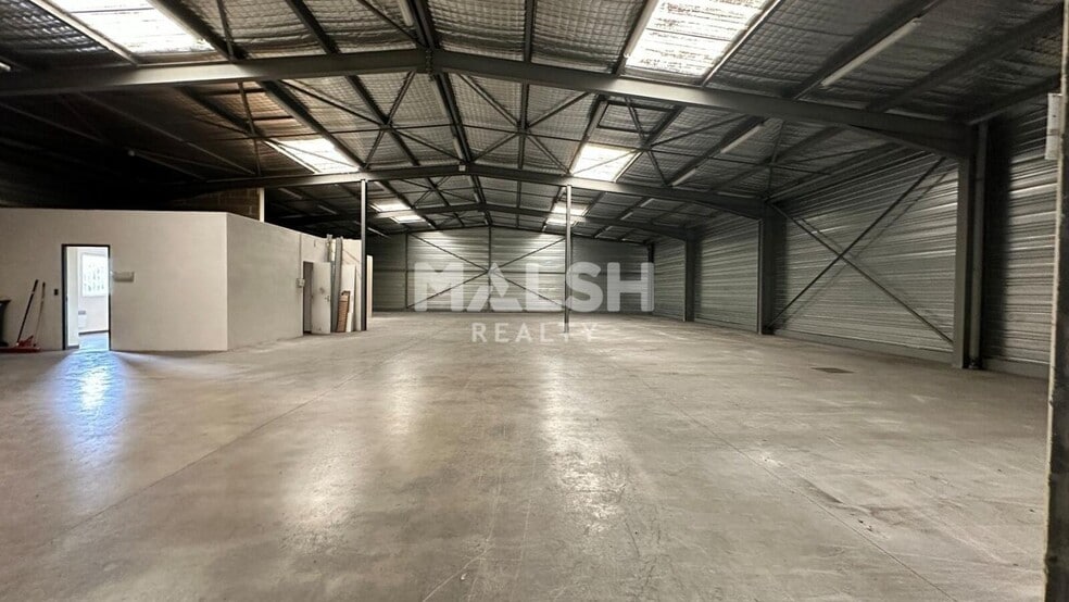 Flex in Saint-Georges-de-Reneins for lease - Building Photo - Image 3 of 11