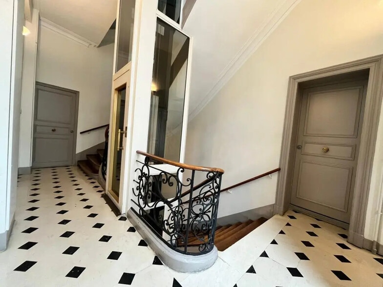 21 Rue Du Faubourg Montmartre, Paris for lease - Interior Photo - Image 2 of 16