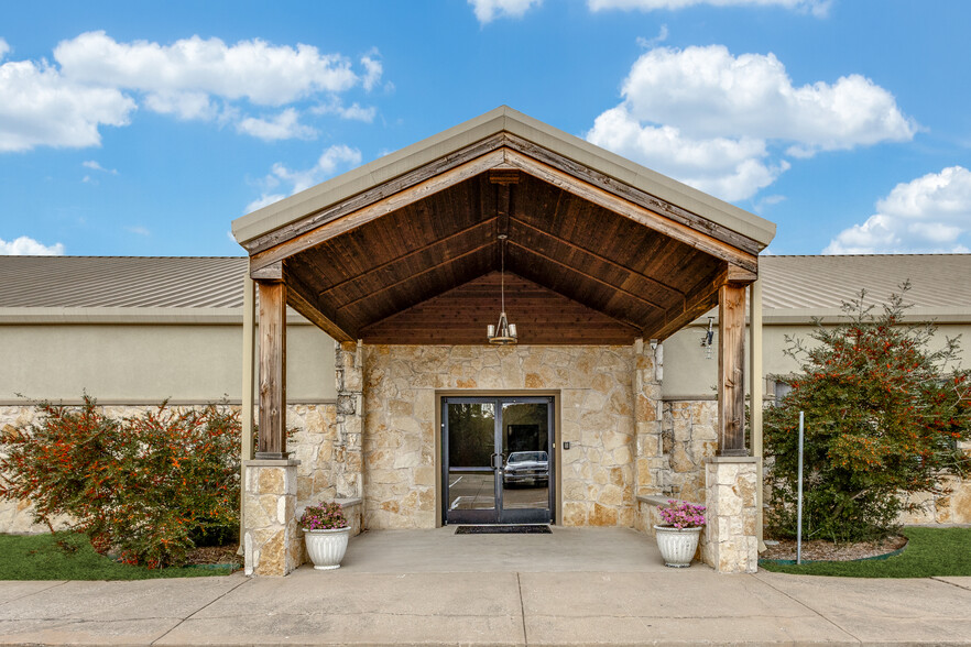 2120 S Garden Ridge Blvd, Flower Mound, TX for lease - Building Photo - Image 2 of 25