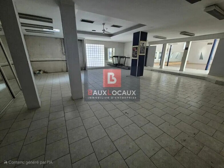 Retail in Salon-de-Provence for sale - Interior Photo - Image 3 of 11