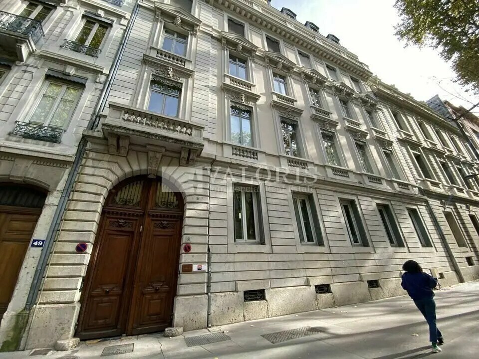 Commerce de détail dans Lyon à louer Photo du bâtiment- Image 1 de 12
