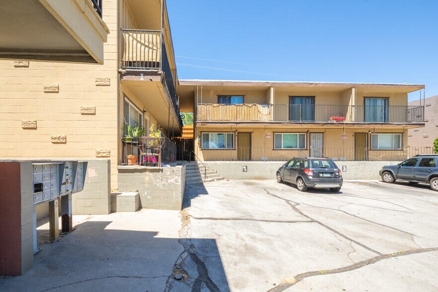 2440 Sutro St, Reno, NV à vendre - Photo du bâtiment - Image 3 de 12