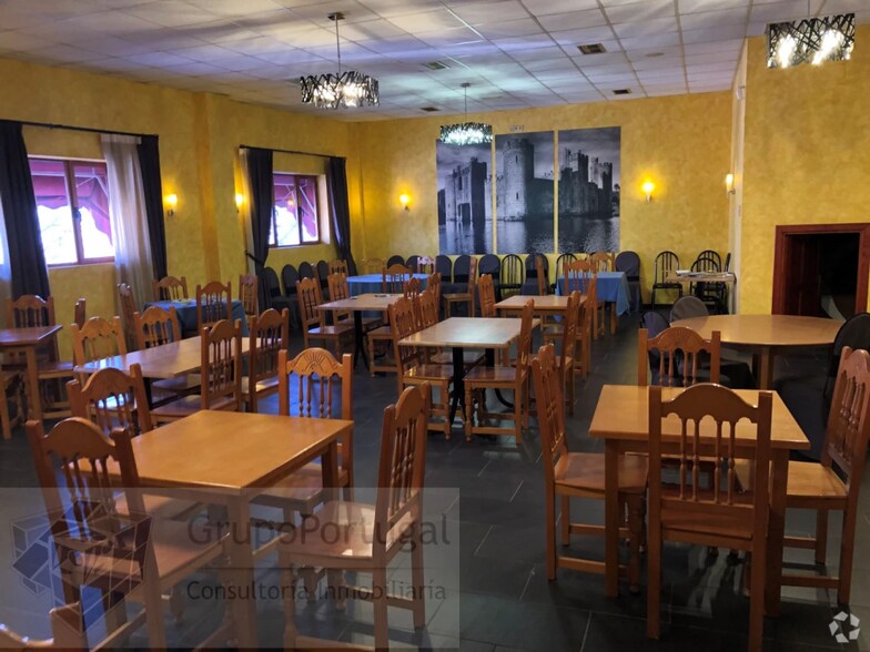 Commerce de détail dans Arroyomolinos, Madrid à louer - Photo du bâtiment - Image 2 de 10