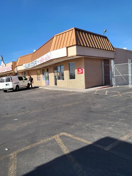 1000-1078 N Rancho Dr, Las Vegas, NV à louer - Photo du bâtiment - Image 2 de 4