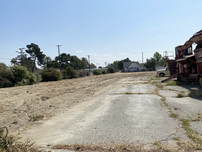 472 E E St, Colton, CA for lease - Building Photo - Image 3 of 10