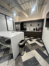 425 S Financial Pl, Chicago, IL for lease Building Photo- Image 1 of 3