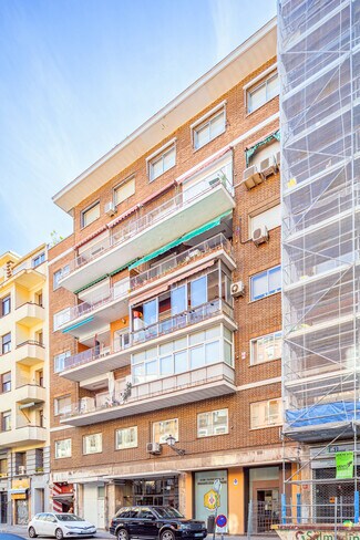 Plus de détails pour Calle de Arriaza, 4, Madrid - Bureau/Commerce de détail à louer