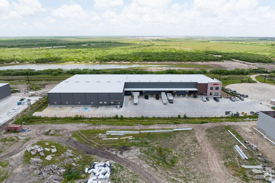 7205 Industrial Cir, Brownsville, TX à louer - Aérien - Image 2 de 5