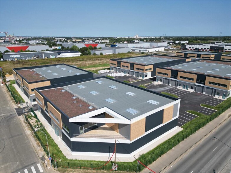 Industrial in Gellainville for sale - Building Photo - Image 2 of 29