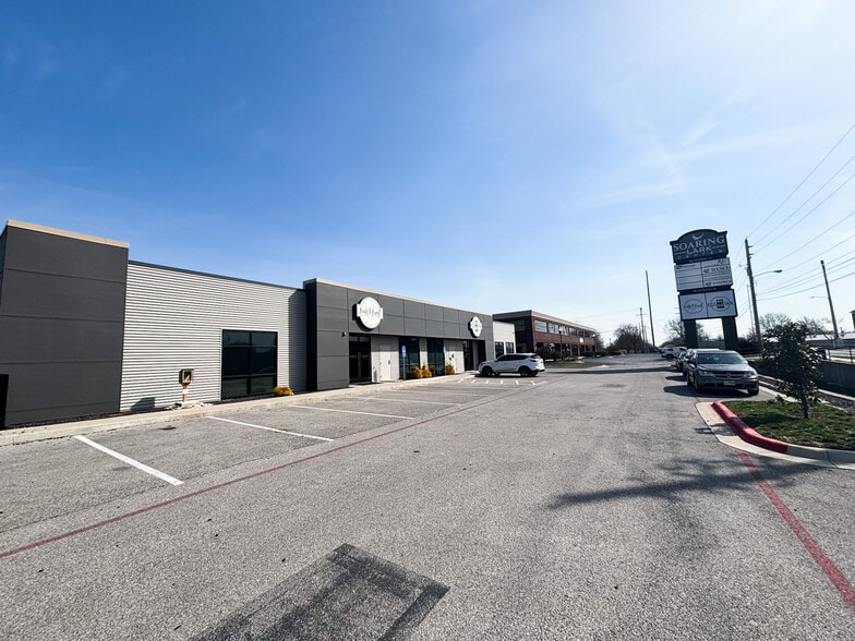 1507 E Lark St, Springfield, MO for sale - Building Photo - Image 3 of 11