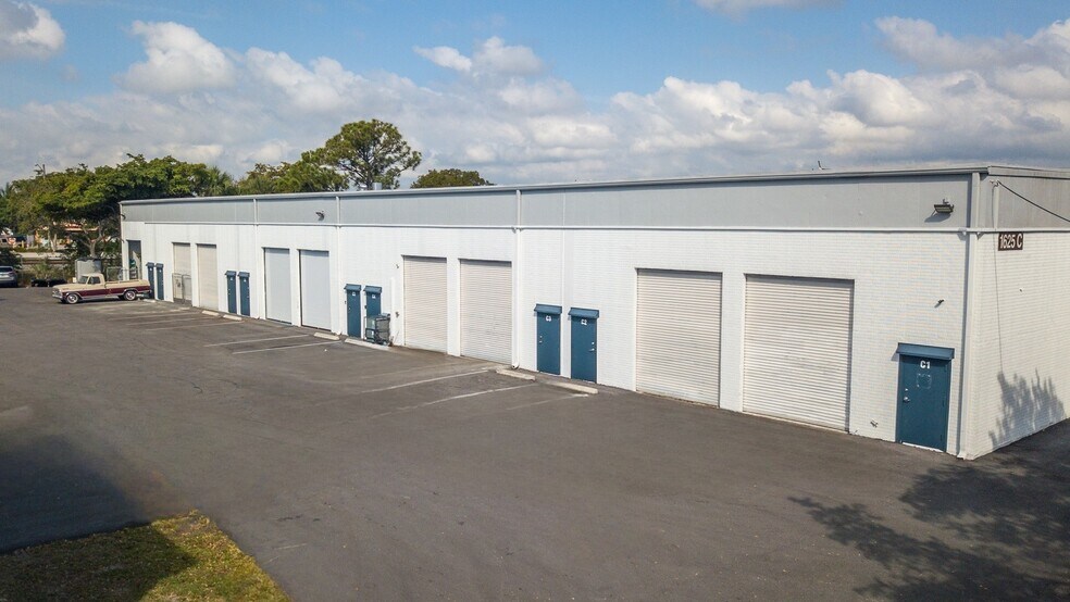 1533-1717 SW 1st Way, Deerfield Beach, FL à louer - Photo du bâtiment - Image 3 de 13