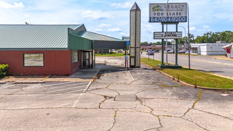 705 N Gilbert St, Danville, IL à louer - Photo du bâtiment - Image 1 de 3