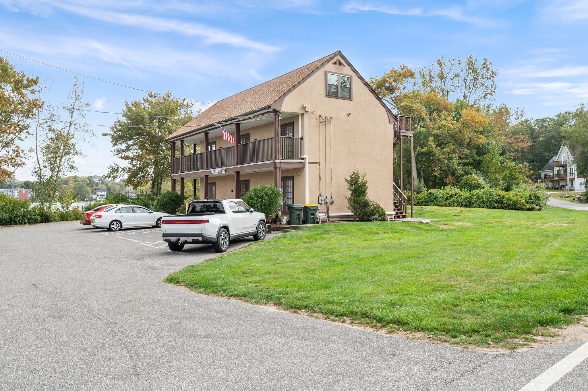 2 Douglas Pike, Smithfield, RI à vendre Photo du bâtiment- Image 1 de 51