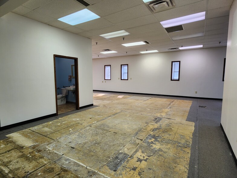 215 N Central Ave, Duluth, MN for lease - Interior Photo - Image 2 of 17