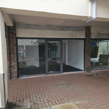 1-2 Old Mill Sq, Pulborough for lease Building Photo- Image 1 of 4