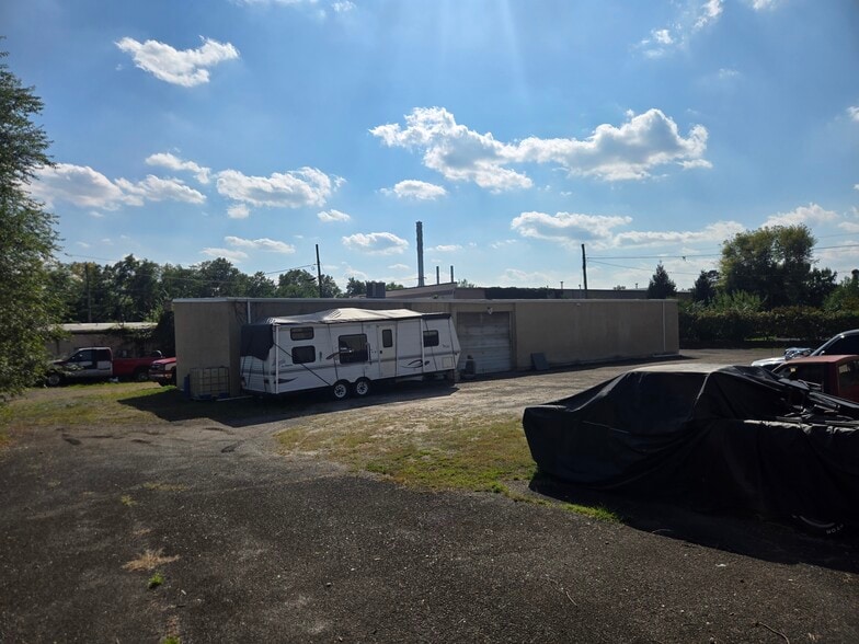 400 Otter St, Bristol, PA for sale - Building Photo - Image 2 of 4