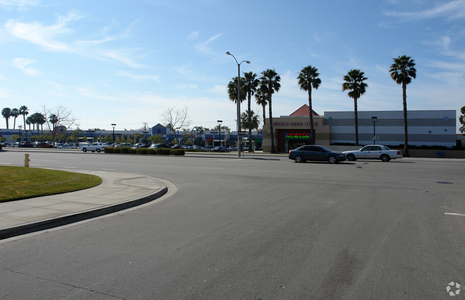 2975 Johnson Dr, Ventura, CA for lease - Building Photo - Image 1 of 9