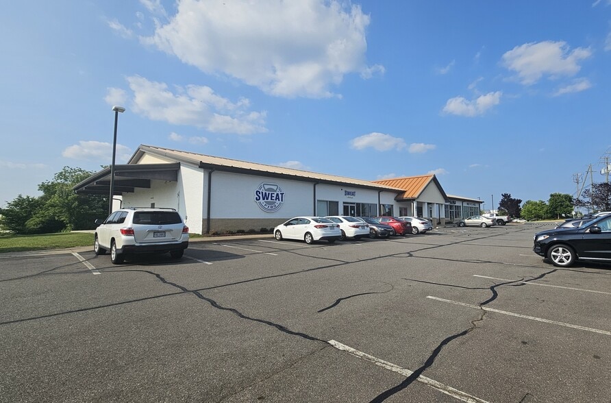 3447-3451 Fall Hill Ave, Fredericksburg, VA for lease - Building Photo - Image 1 of 1