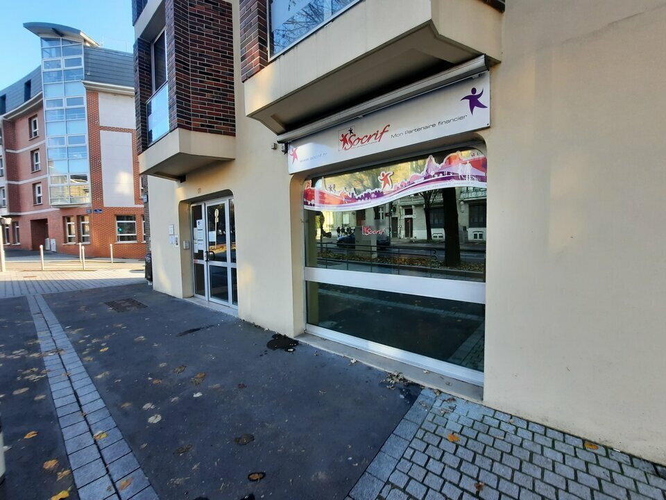 Retail in Rouen for lease Building Photo- Image 1 of 11