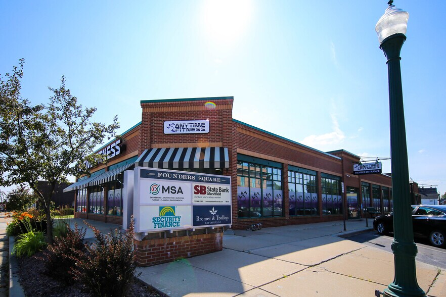 130-146 N Central Ave, Marshfield, WI à louer - Photo du bâtiment - Image 3 de 8