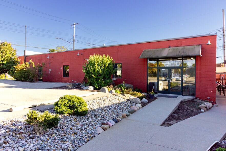 1213 Center St, Lansing, MI à vendre - Photo du bâtiment - Image 3 de 37