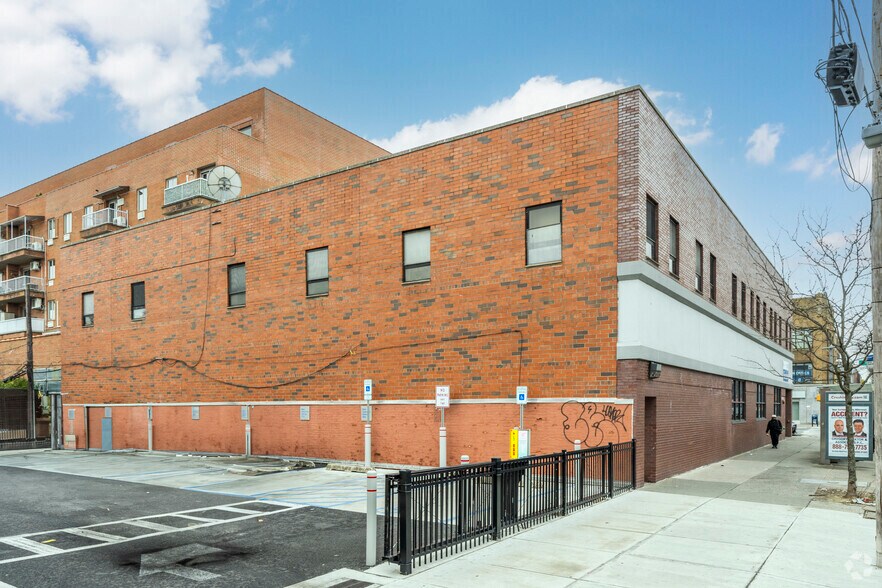 2555 Ocean Ave, Brooklyn, NY à louer - Photo du bâtiment - Image 3 de 25