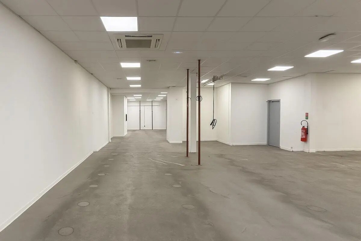Industrial in Marseille for lease Interior Photo- Image 1 of 7