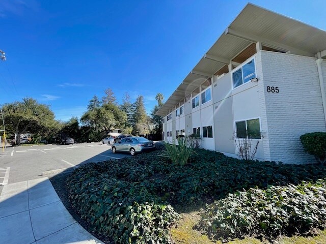 885 N San Antonio Rd, Los Altos, CA à louer - Photo du bâtiment - Image 2 de 4