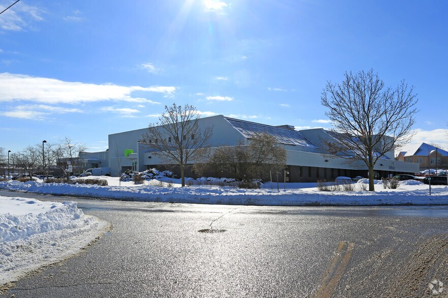 65 Hanson Ave, Kitchener, ON à louer - Photo du bâtiment - Image 3 de 3