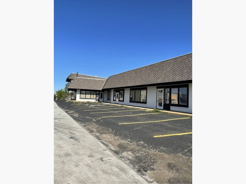 3900 E Harry St, Wichita, KS for lease - Building Photo - Image 2 of 4