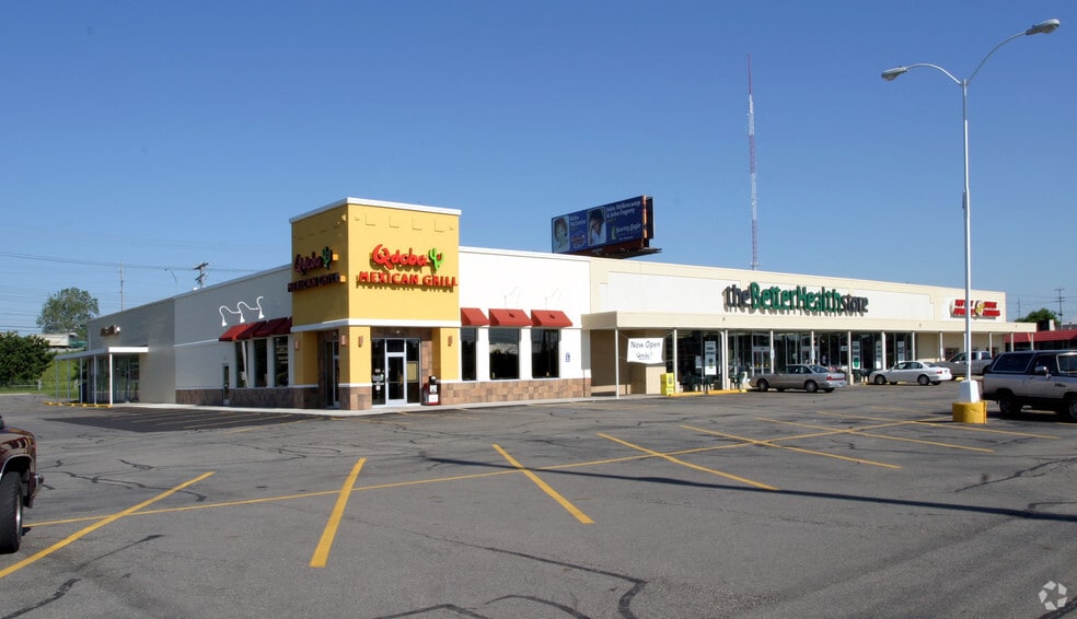 301-325 N Clippert St, Lansing, MI à louer - Photo du bâtiment - Image 3 de 5