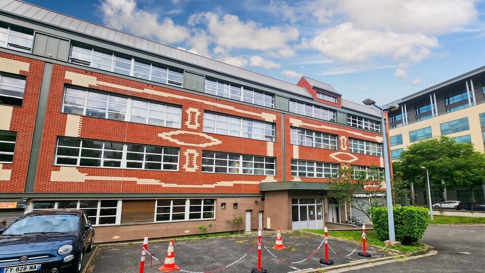 Flex in Courbevoie for lease - Building Photo - Image 2 of 8