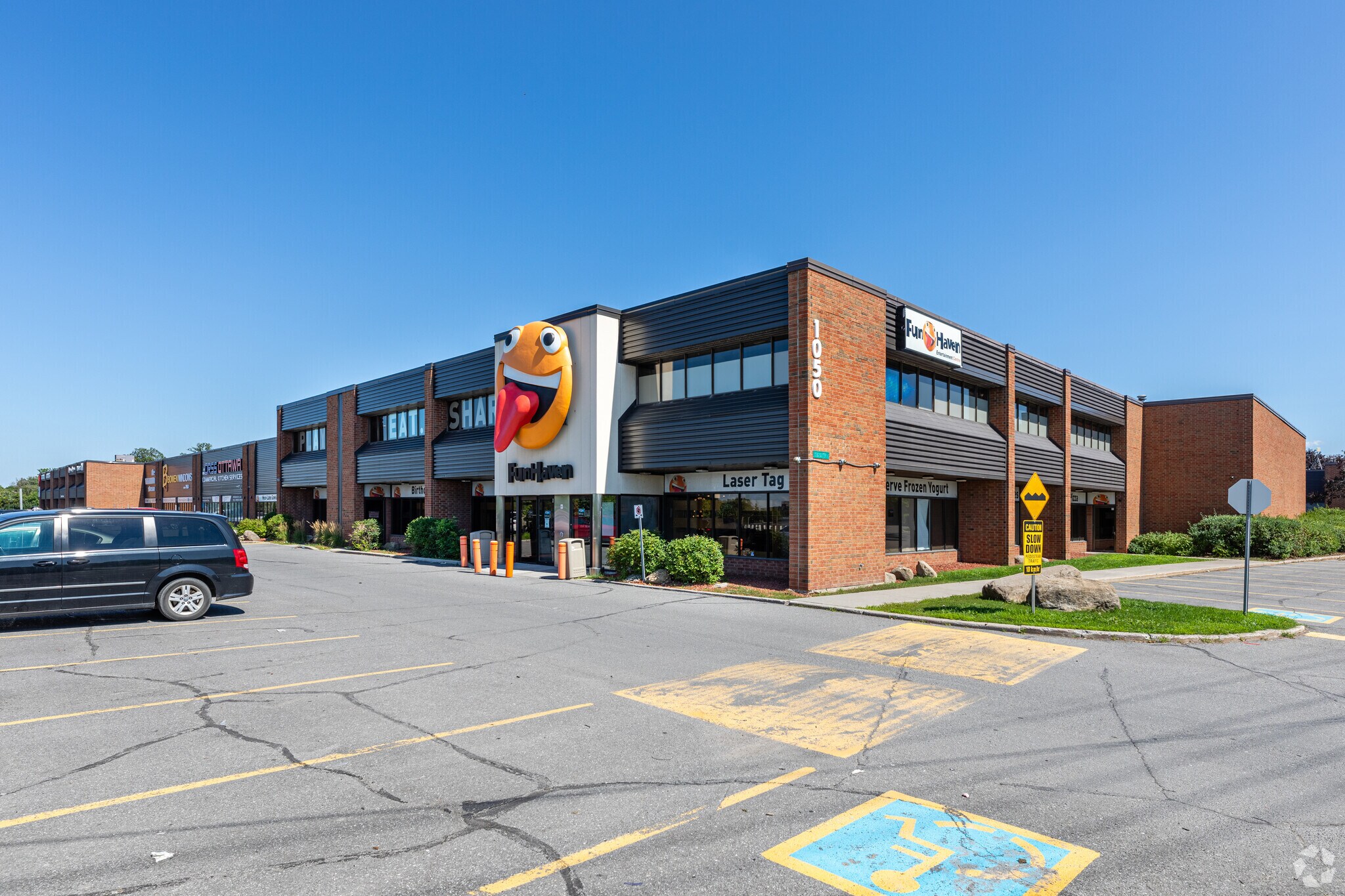 1050 Baxter Rd, Ottawa, ON à vendre Photo du bâtiment- Image 1 de 1