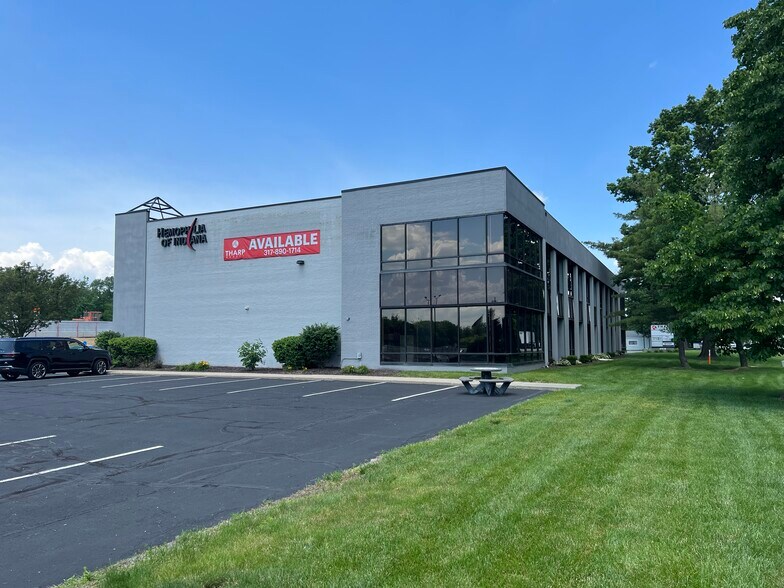 6910 N Shadeland Ave, Indianapolis, IN à louer - Photo du bâtiment - Image 2 de 14